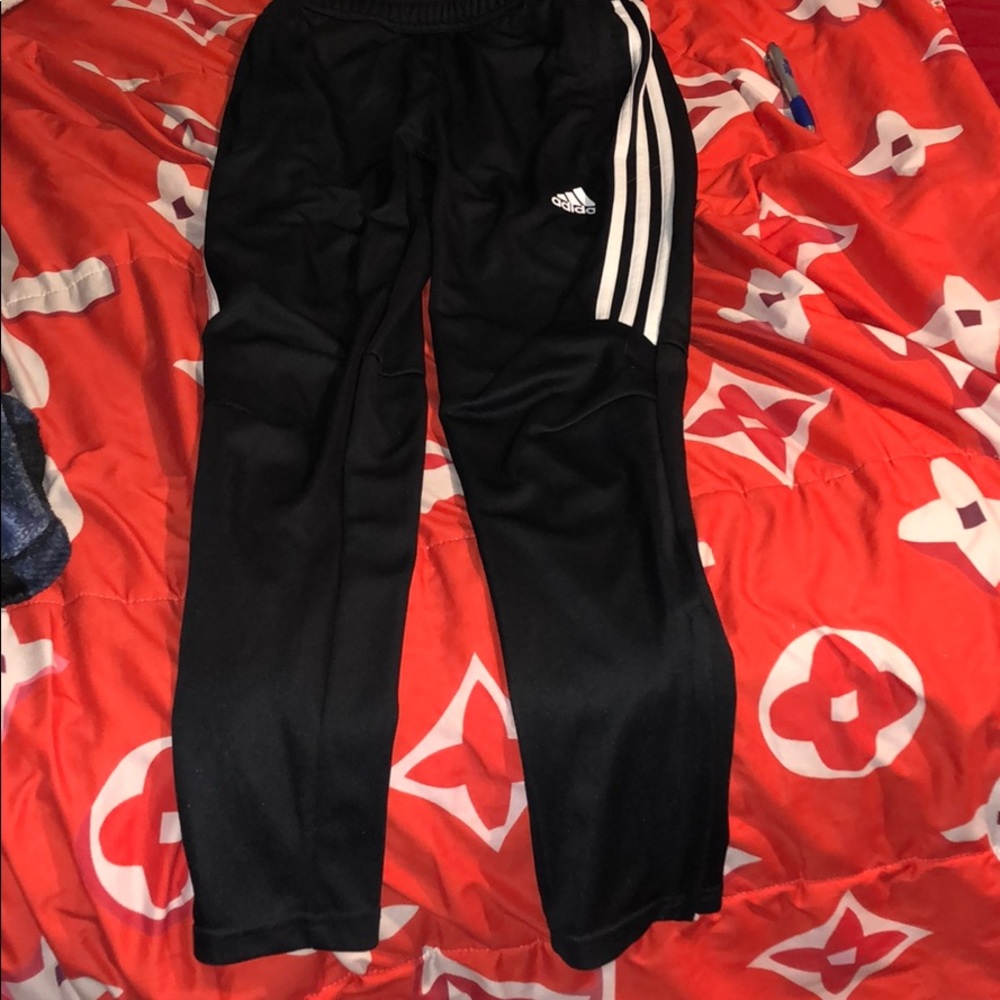 Addis’s pants